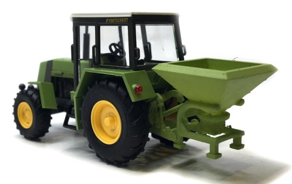 Traktor Fortschritt ZT 323 A mit Schleuderdüngestreuer D 028/5 grün neu